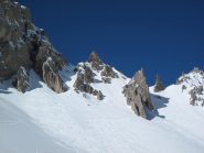 il Colletto con il dente in mezzo (a destra) e i canalini (a sinistra)