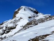 La breve cresta che porta in vetta