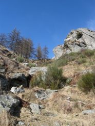 ometto si passa a dx della parete