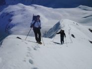 lasciati gli sci, si sale a piedi 