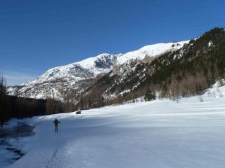 Sullo sfondo il Bego