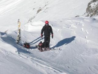 Claudio nell'unico posticino appena un po' riparato