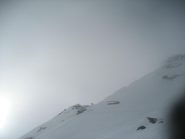 a 50 m dalla vetta deposito sci, brr....che freddo....