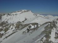 Monte Rotondo e dietro il Mongioie;in basso traverso delicato.