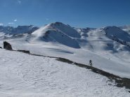 Sbucati sulla cresta dei Monti della Luna, appare la Saurel