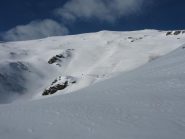 pendio di salita con la vetta sullo sfondo