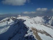 La cresta prosegue verso la Punta Moriana e il Pizzo Tignaga