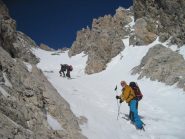 lasciati gli sci si prosegue coi ramponi