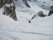 in discesa con neve non facile