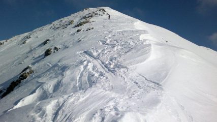 Cri sulla dorsale che porta in vetta