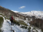 Salendo il bel versante est del Monte Calvo