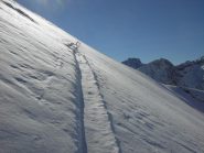 Un tratto del lungo traverso sottocresta lato Colle Marchiana.