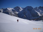 discesa con panorama sul Bric Cassin