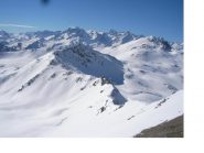 Dal colletto in primo piano la crete de Pasquier la Rocher du Loup con la Barre sullo sfondo..