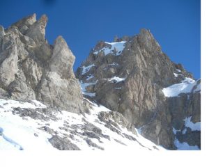 Al centro il colletto..dal versante sud ovest e la Roche Gauthier a dx