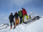 in vetta con l'Aiguille du tour alle spalle