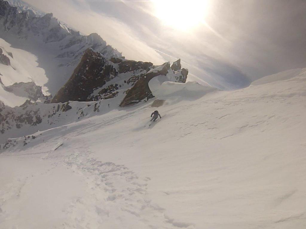 Matteo entra deciso..