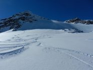 Traccia di salita e pennellate di discesa