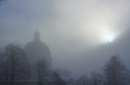 Oropa al mattino con un po' di nebbia