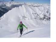 Ale rallenta ma non molla..alle sue spalle e la Montagne du Lasserou