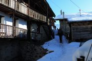 attraversando il paese di Mandriou (2-3-2013)