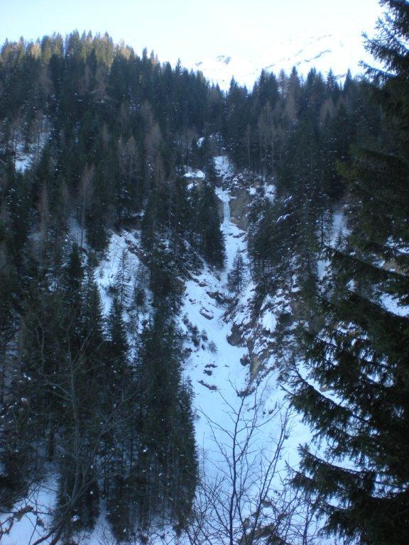 Il versante del candelino visto dalla stradina d'accesso