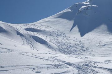 discesa nel vallone dietro la Cresta di Naia