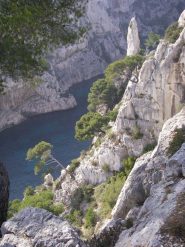 le Doit de Dieu e la profonda calanque fra alte pareti di roccia