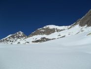 Sx Laugera e al centro Cresta delle Lonze (quota 2829)