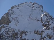 la parte alta e i disegni degli sci, visti risalendo dal colletto Valasco