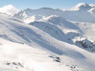 Neve spazzata dal vento sul versante Nord, quota 2358 m