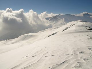 Ancora la cresta verso Ovest dalla vetta, le nuvole sopraggiungono