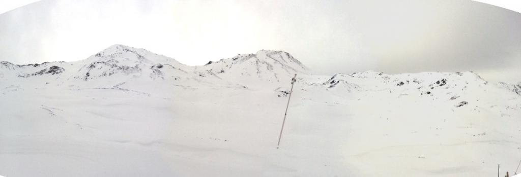 Dreizehntenhorn a sx con a sx la via di salita e a dx quella di discesa