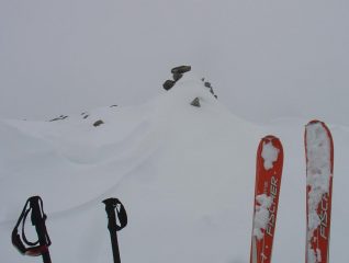 cima nebbiosa