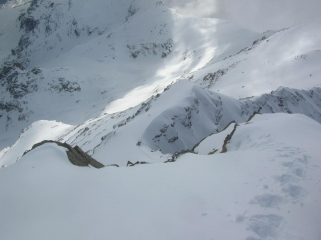 Dalla vetta vista sulla sella dove giunge il canale NW