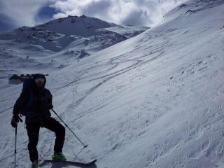 il gabbs sulla traccia di discesa, sullo sfondo il forte sulla cima