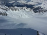 Vista del ghiacciaio colmo di powder dalla vetta