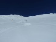 Neve fresca su fondo duro