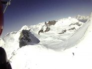 in virata verso la Marchisa - - sopra l'ombra della vela, il passo  del Chersogno e alcuni  scialpinistil