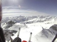 di fianco allo sci destro,  due scialpinisti sul passo Chersogno 2880