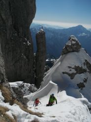 in uscita dal canale, sullo sfondo del Sigaro