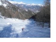 Riguadagnando la base sullo sfondo dello Chaberton e del Monginevro