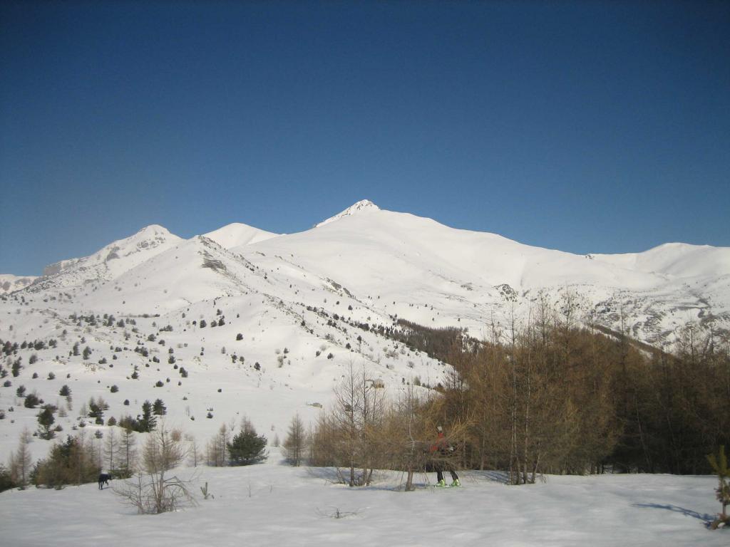 Veduta del Pizzo dai Prati di S.Giovanni, al centro si intravede la Chiesetta.
