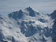 Ramiere, sulla sinistra, nord est le tracce dei valorosi eliskiatori