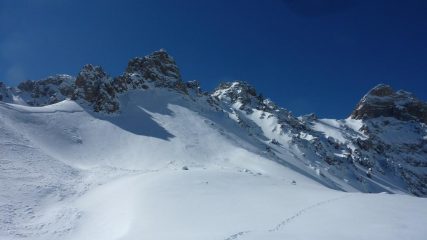 a destra il tratto finale del canale sceso da mio fratello sulla costiera che porta all'aiguille de barsin