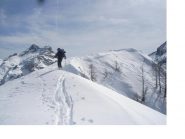 A sx il Bec delle Strie..a dx la vetta del M.Pussuy che sta ormai per essere calcata..