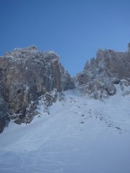 Ecco nel conoide gli esiti della slavina, già smaltita durante la sua discesa...