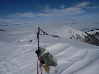 la cima e la dorsale seguita