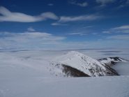 a pochi metri dalla cima, la dorsale e il Monte Pigna