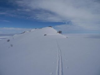 verso la Gardiola lungo la dorsale, uno sguardo verso il Pigna